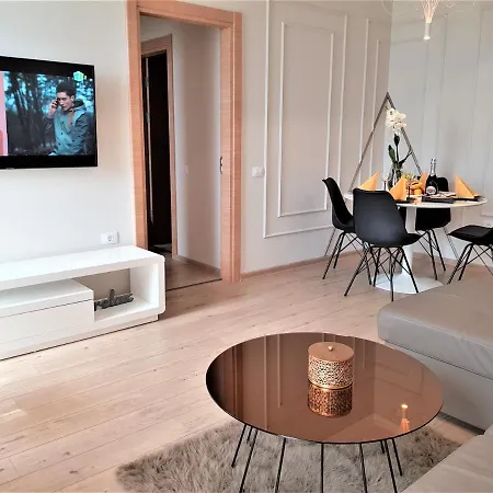Evy Deluxe Apartment Mamaia