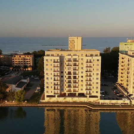 Evy Deluxe Mamaia